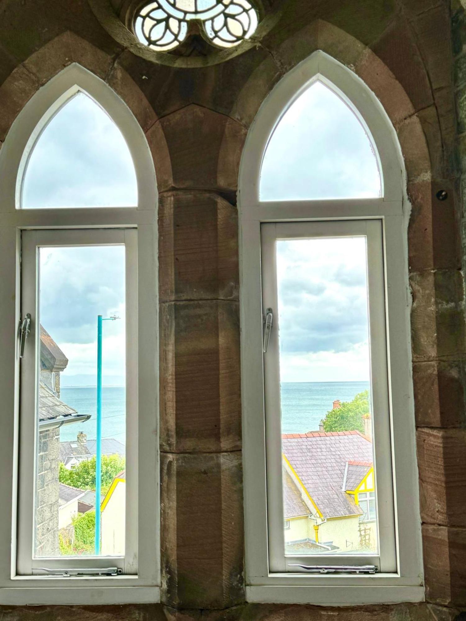 Ferienwohnung Church Duplex With Breathtaking Sea & Mountain Views Criccieth Exterior foto