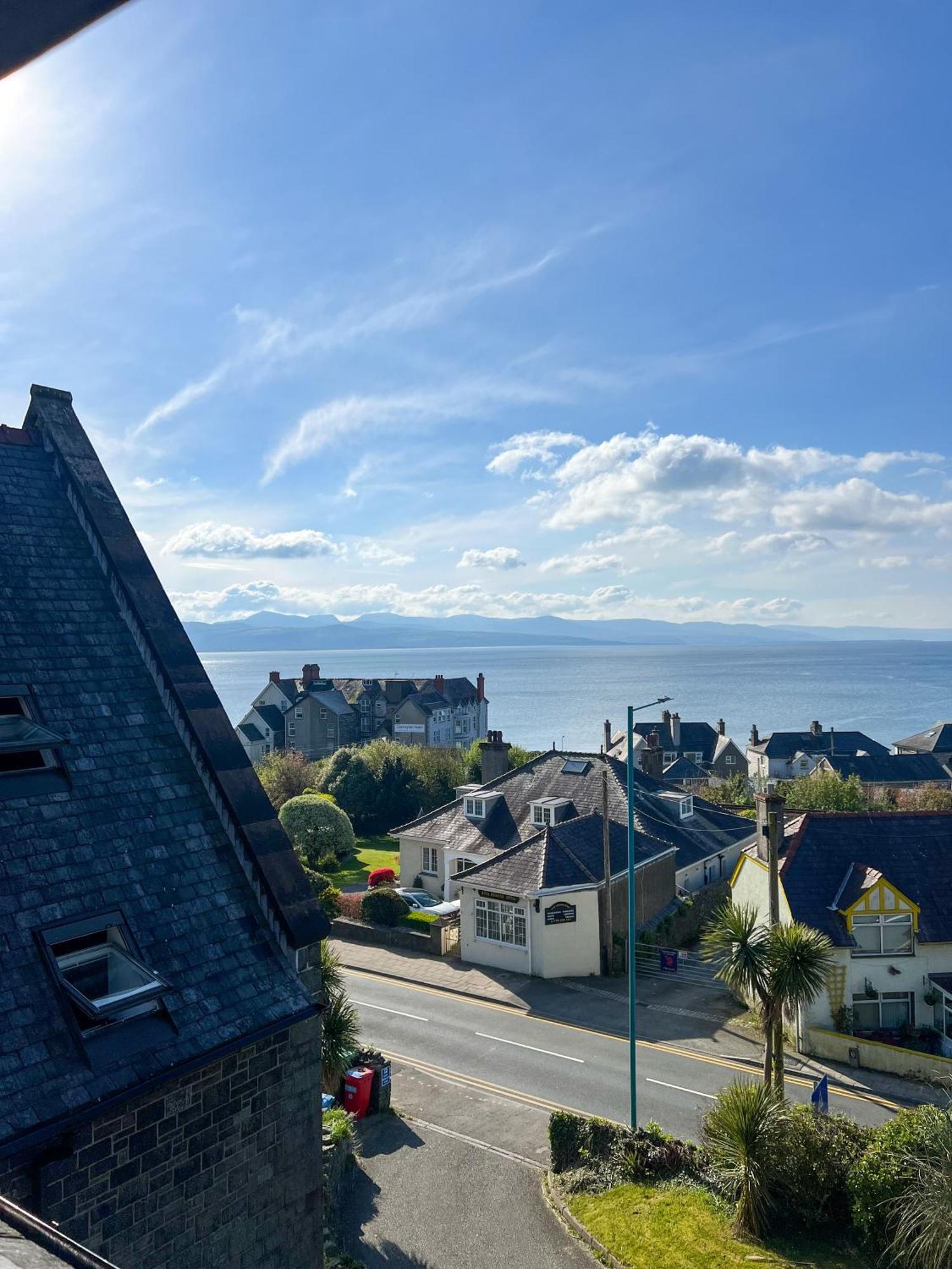 Ferienwohnung Church Duplex With Breathtaking Sea & Mountain Views Criccieth Exterior foto